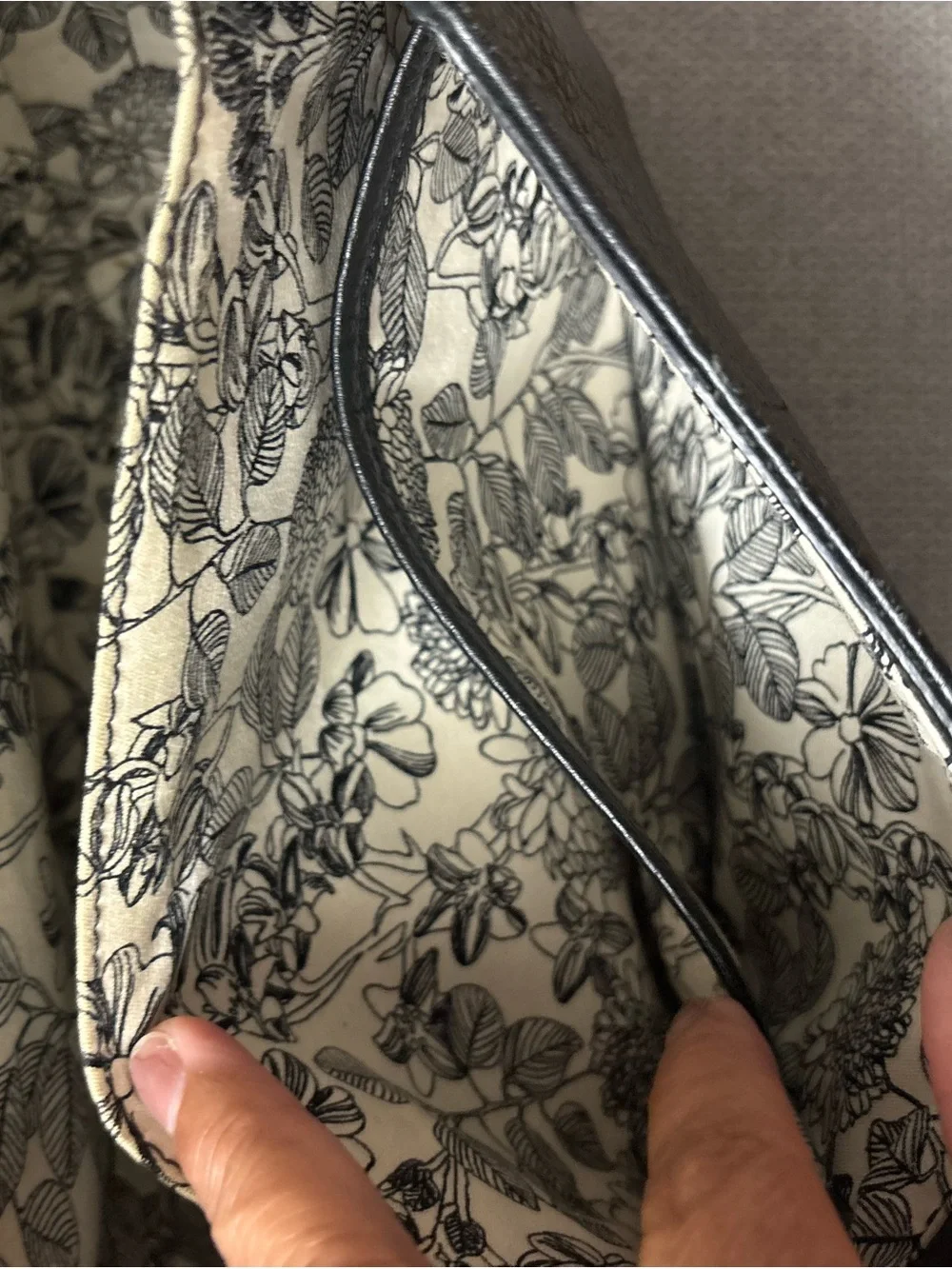 Vera Bradley Carson Saddle